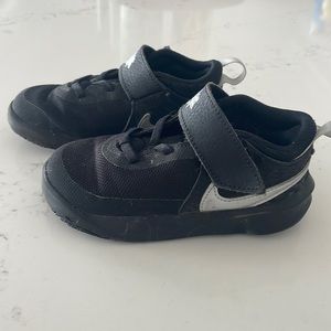Boys Nike No Tie Sneaker